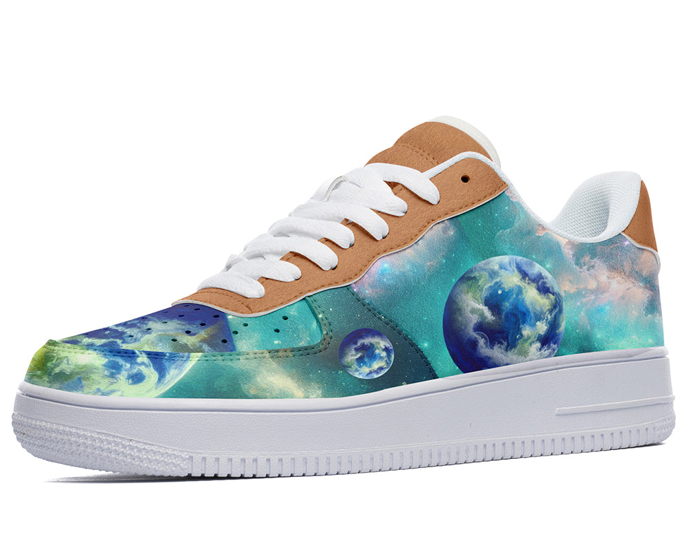 Planet Earth Sneakers: Planet Earth Pattern Court Sneakers