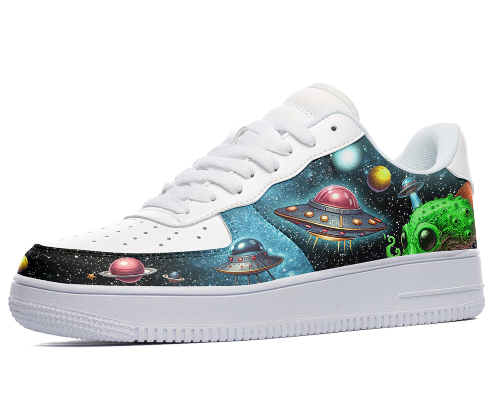 UFO Sneakers: UFO Space Alien Pattern Court Sneakers