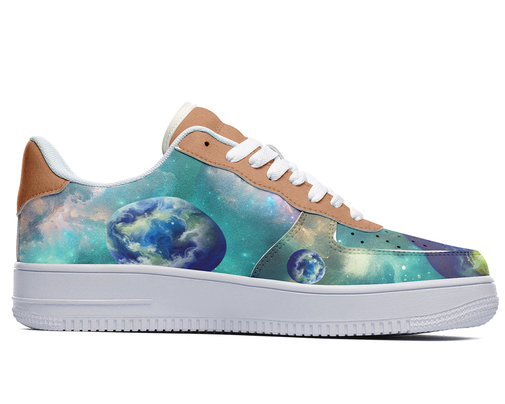 Planet Earth Sneakers: Planet Earth Pattern Court Sneakers