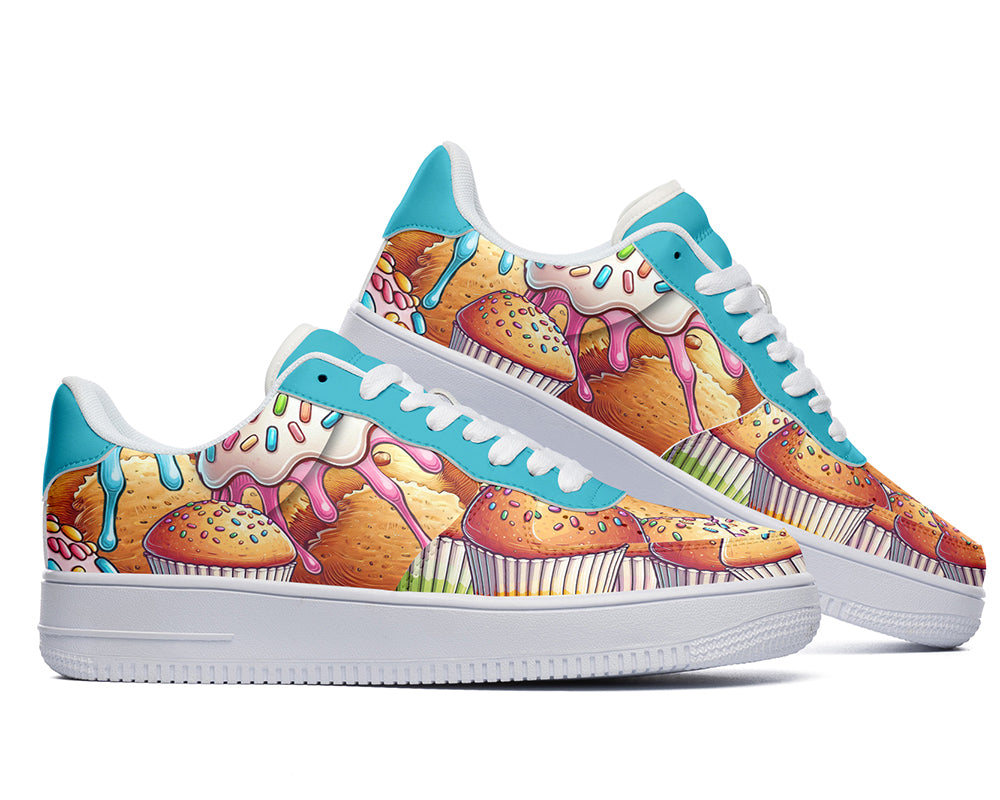 Cupcake Sneakers: Cupcake Pattern Court Sneakers
