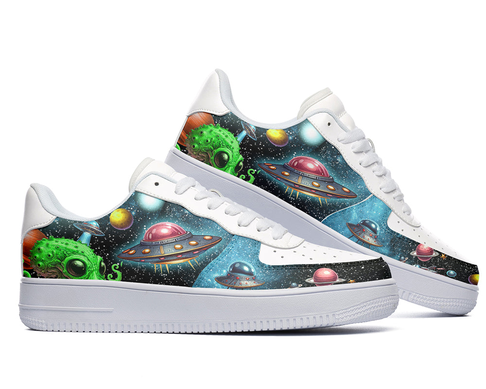 UFO Sneakers: UFO Space Alien Pattern Court Sneakers