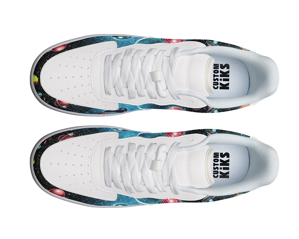 UFO Sneakers: UFO Space Alien Pattern Court Sneakers
