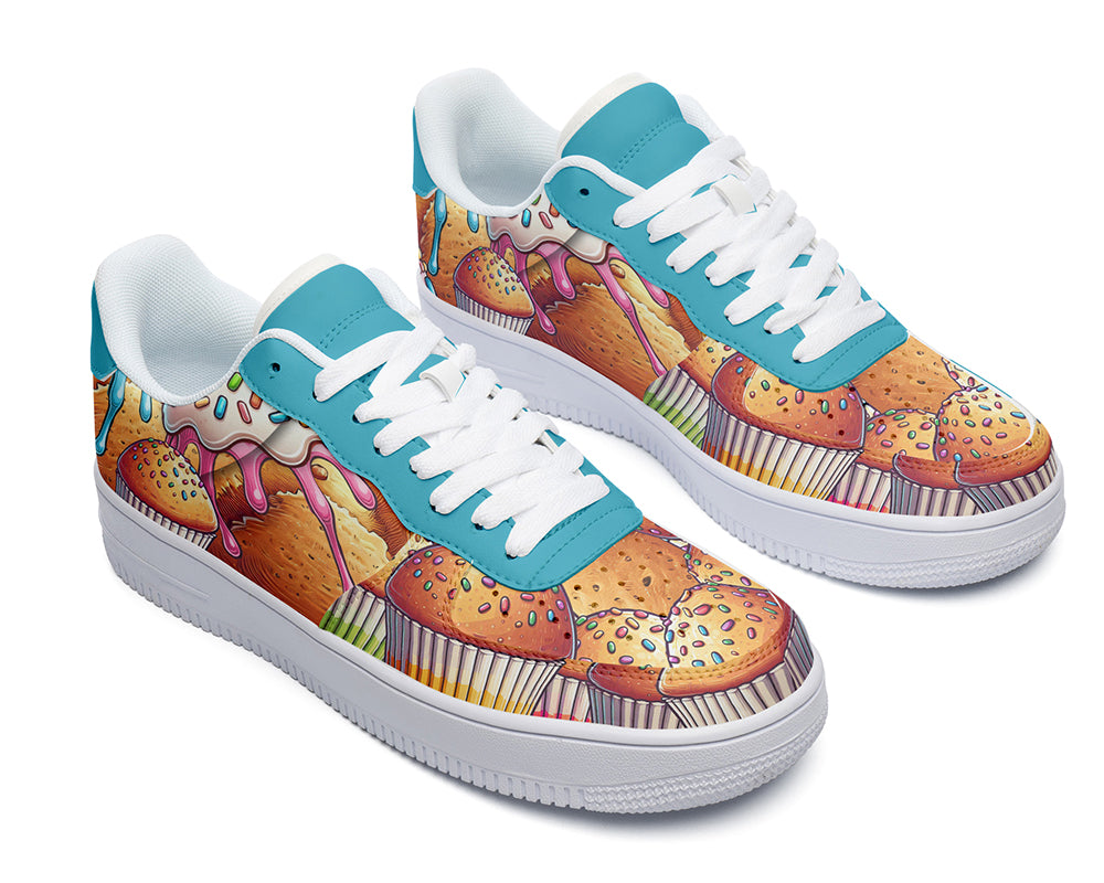 Cupcake Sneakers: Cupcake Pattern Court Sneakers