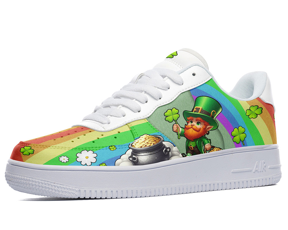 Saint Patrick Sneakers: Leprechaun and Rainbow Illustration Court Sneakers