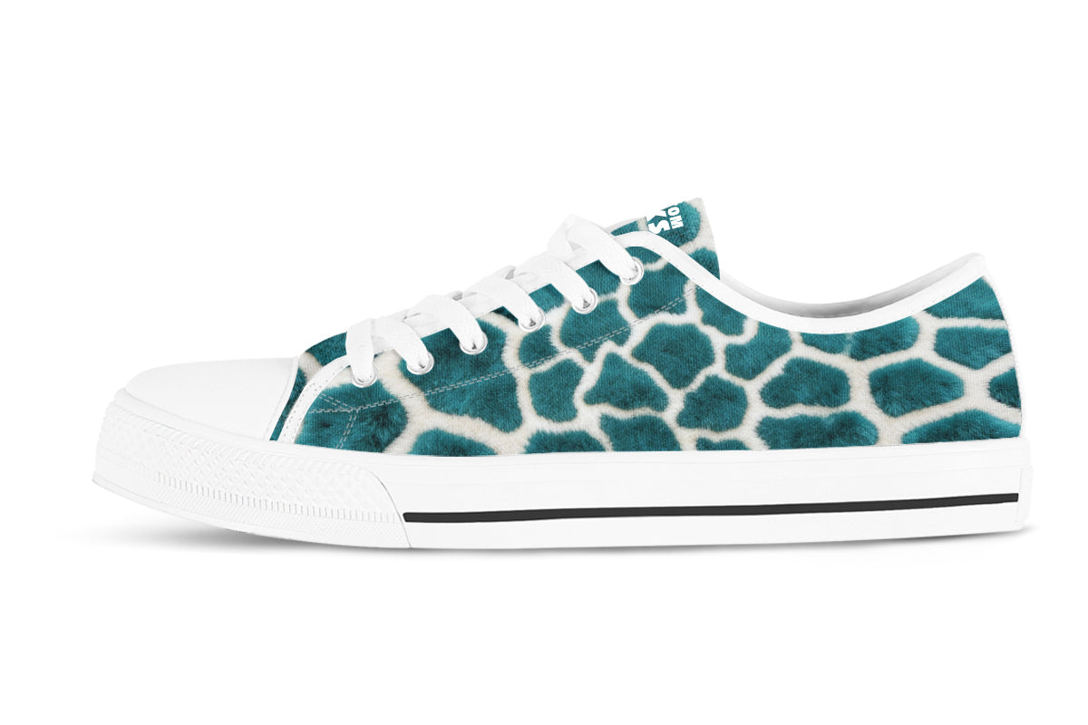 Giraffe Print Sneakers: Teal Giraffe Print Pattern Low Top Sneakers