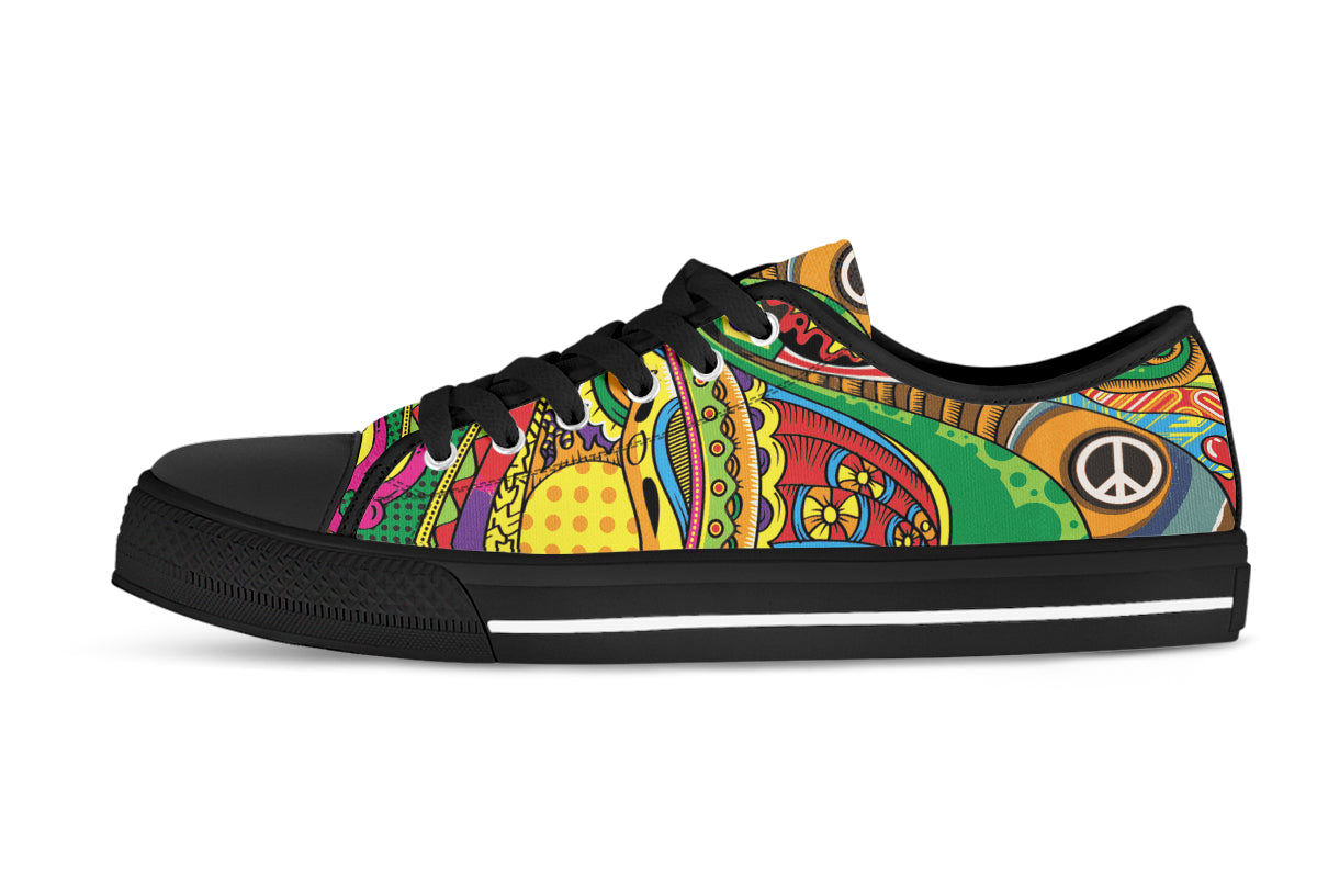 Peace of Color Sneakers: Peace Sign Pattern Low Top Sneakers