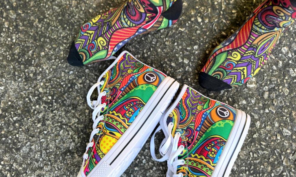 Peace of Color Sneakers: Peace Sign Pattern High Top Sneakers