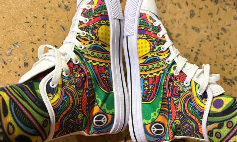 Peace of Color Sneakers: Peace Sign Pattern High Top Sneakers