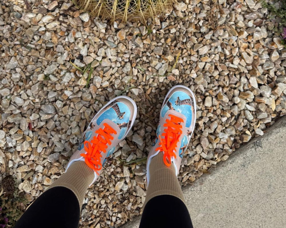 Giraffe Sneakers: Giraffe Illustration Court Sneakers